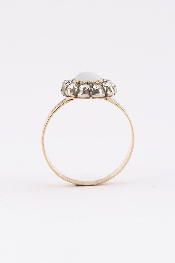 Antieke gouden ring met opaal en diamanten