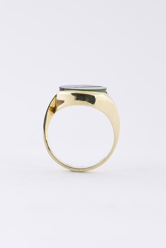Gold ring with jade and onyx.