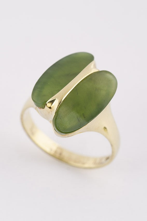 Gold ring with jade.