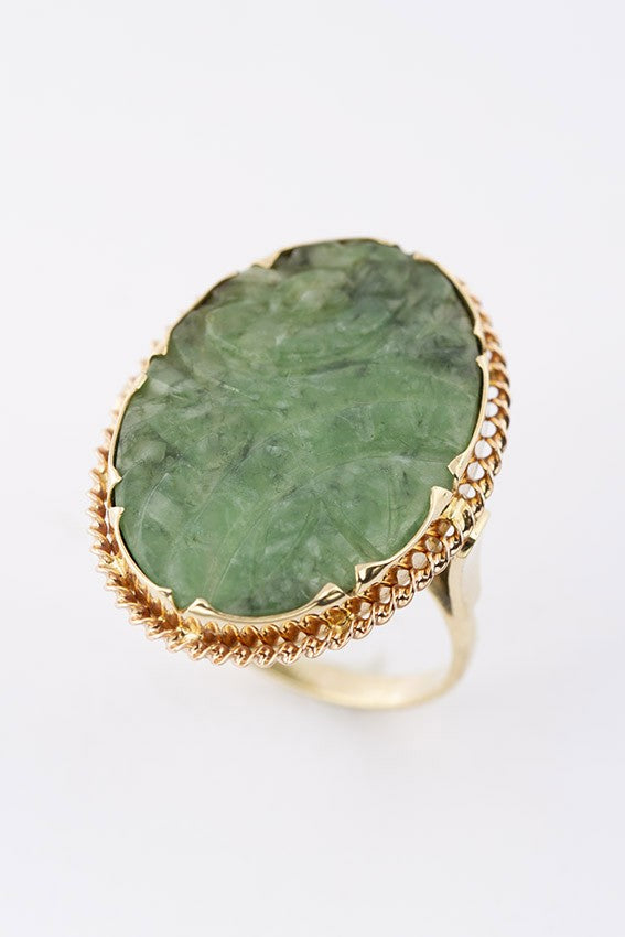 Gold ring with Jade
