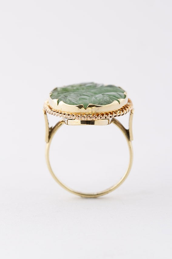 Gold ring with Jade
