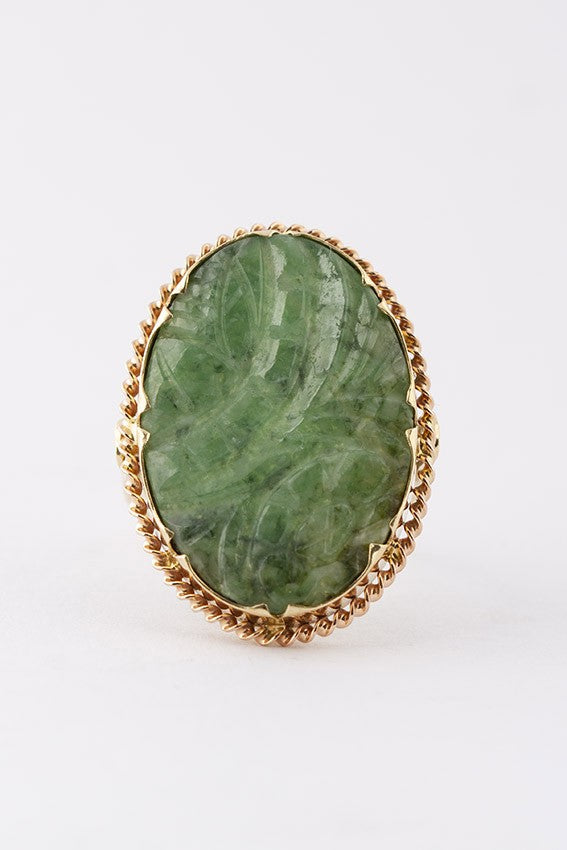 Gold ring with Jade