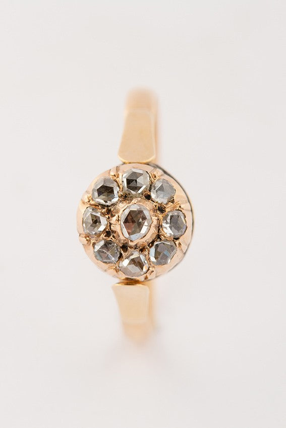 Gold entourage ring with rose-cut diamonds