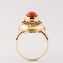 Gouden ring met een bloedkoraal