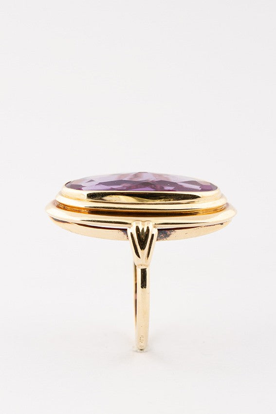 Gouden ring met een synth. korund