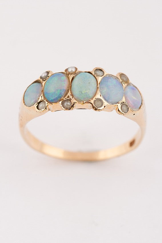 Engelse Victoriaanse ring met opalen