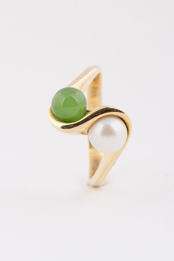 Gouden ring met jade en cultivé parel