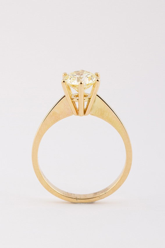 Gouden solitair ring met een briljant