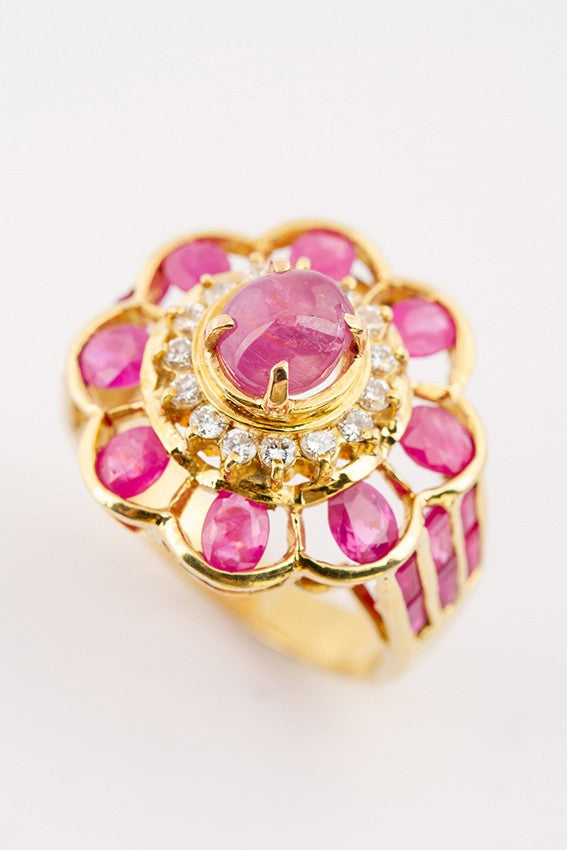 Dubbele entourage ring met robijn en briljanten