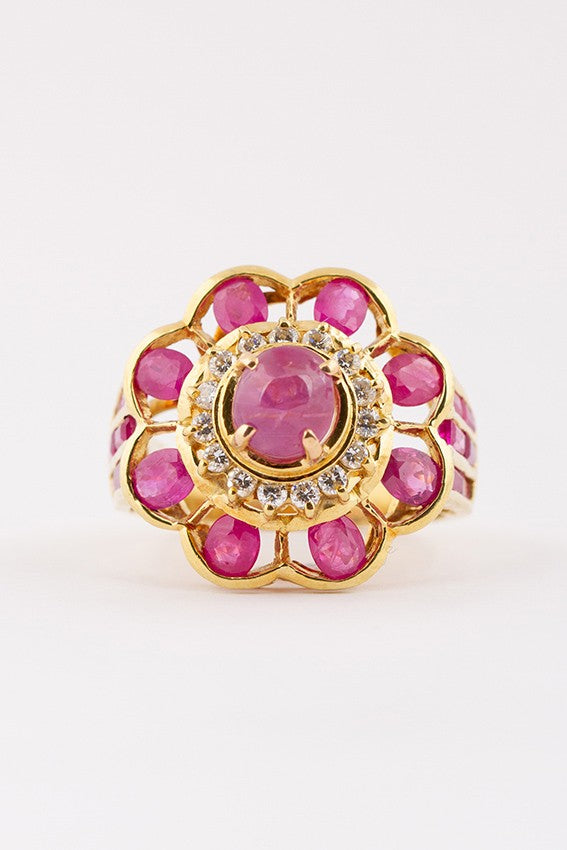 Dubbele entourage ring met robijn en briljanten