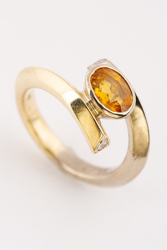 Ring with a citrine and brilliants.