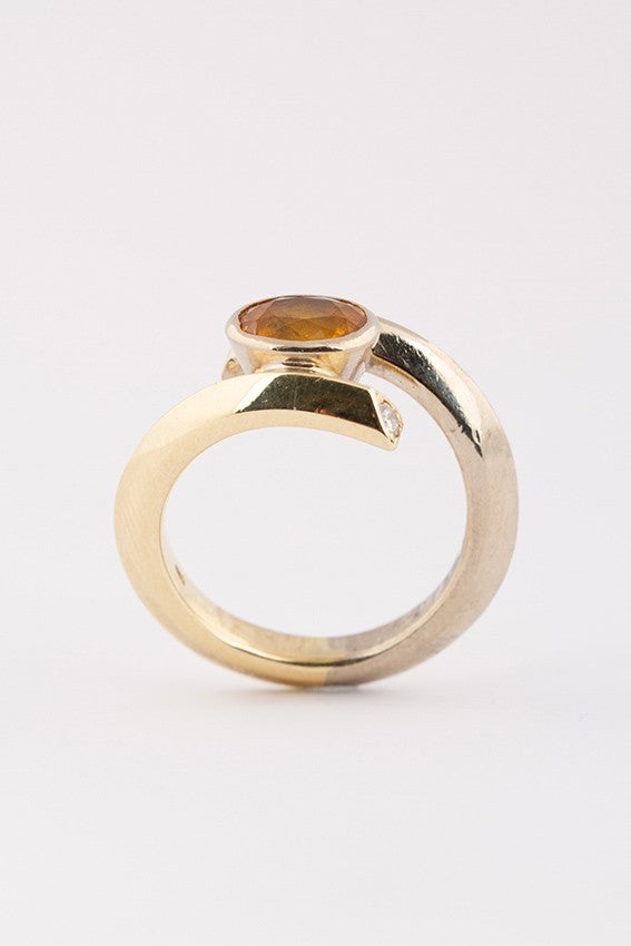 Ring with a citrine and brilliants.