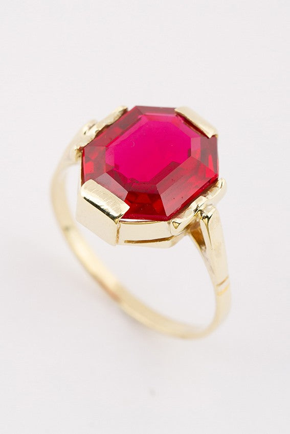 Gold ring with a synthetic ruby
