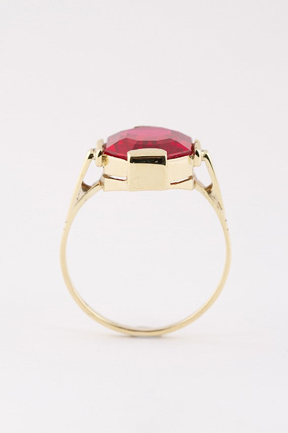 Gold ring with a synthetic ruby