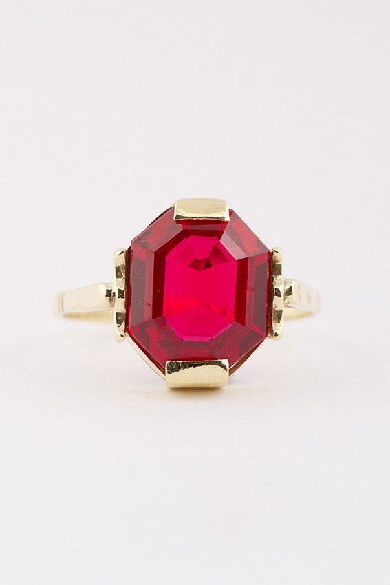 Gold ring with a synthetic ruby