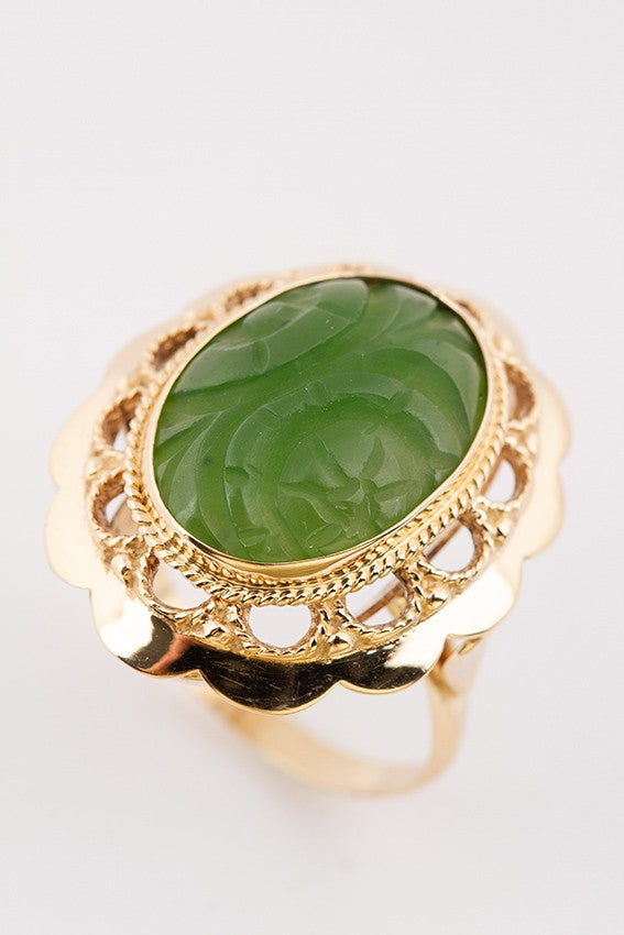 Gold ring with Jade