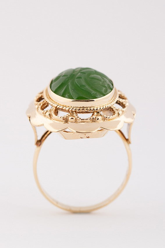 Gold ring with Jade