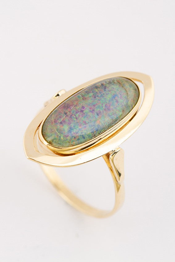 Gold ring with an opal triplet