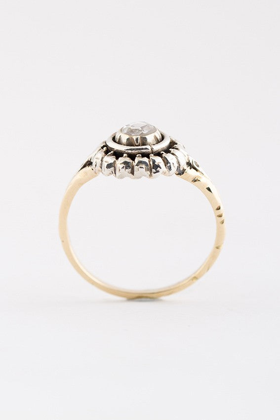 Gouden ring met een roos geslepen diamant