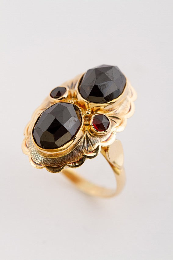 Gold ring with 4 garnets