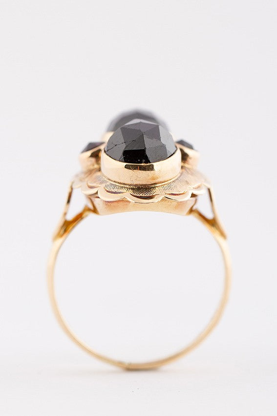 Gold ring with 4 garnets