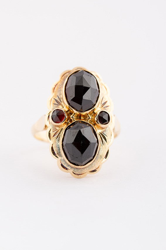 Gold ring with 4 garnets
