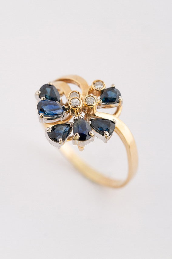 Gold ring with sapphires and diamonds