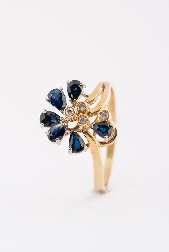 Gold ring with sapphires and diamonds