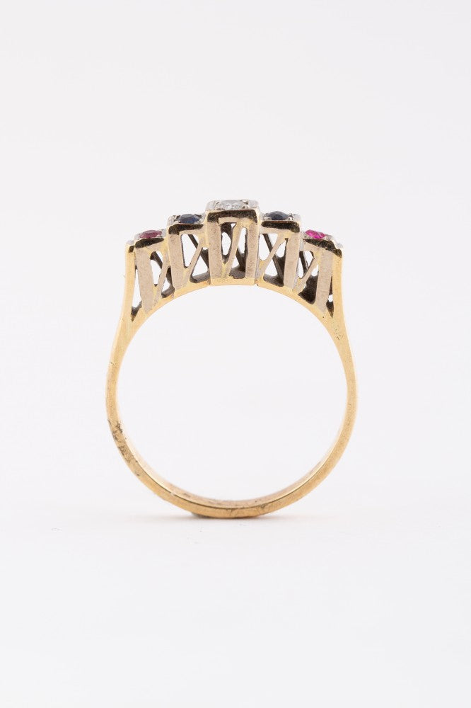 Gold row ring with a brilliant, sapphires and rubies