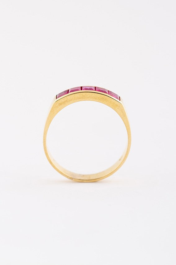 Gold ring with synthetic ruby