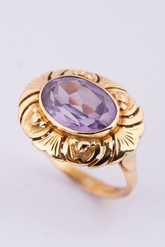 Gold ring with amethyst