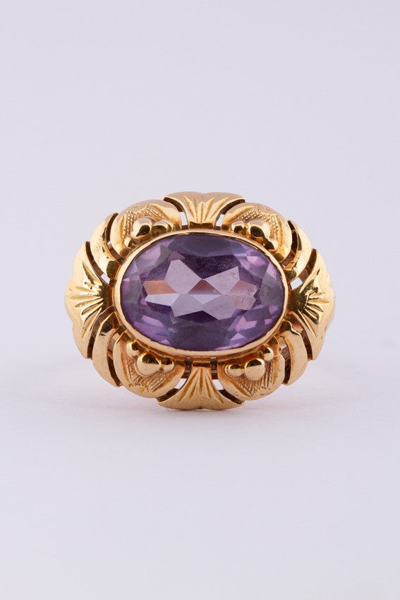 Gold ring with amethyst