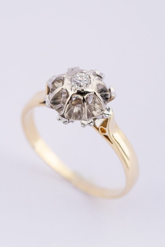 Old gold solitaire ring with a brilliant