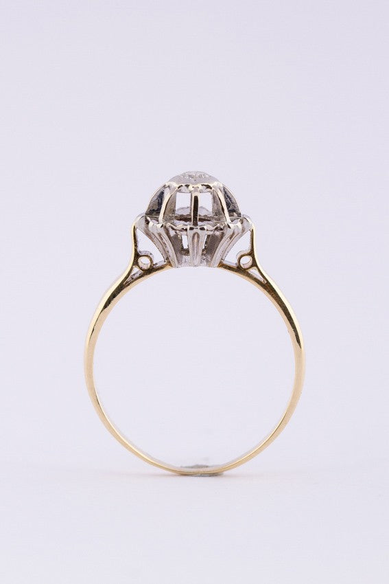 Oude gouden solitair ring met een briljant