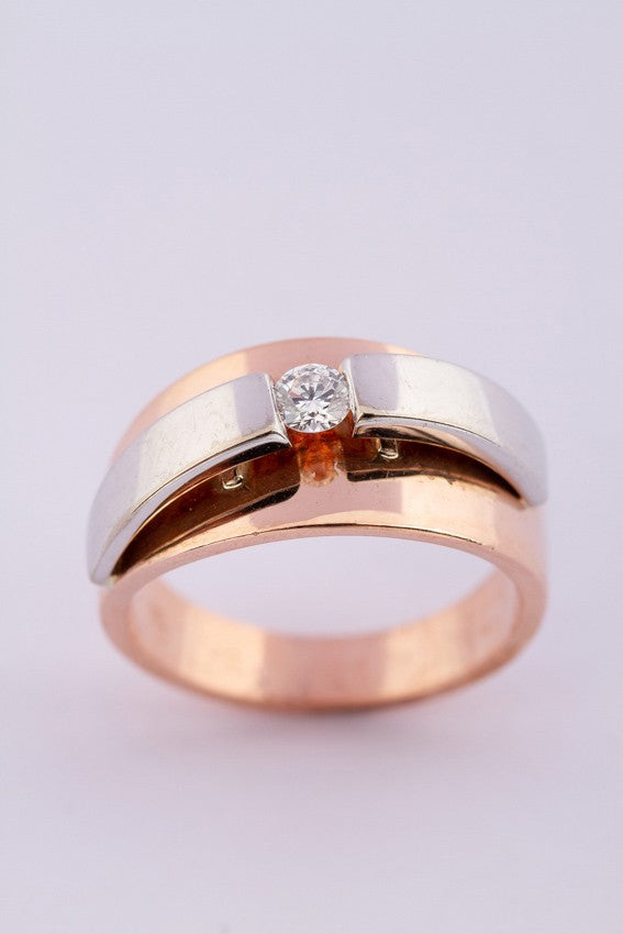 White/rose gold ring with brilliant