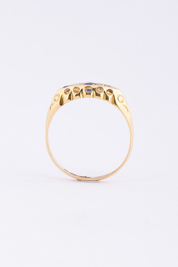 Antieke gouden victoriaanse rijring met saffier en diamant