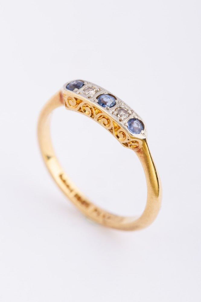 Gold row ring with 3 sapphires and 2 brilliants set in platinum