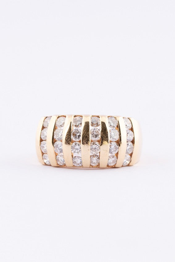 Gold band ring with 24 diamonds