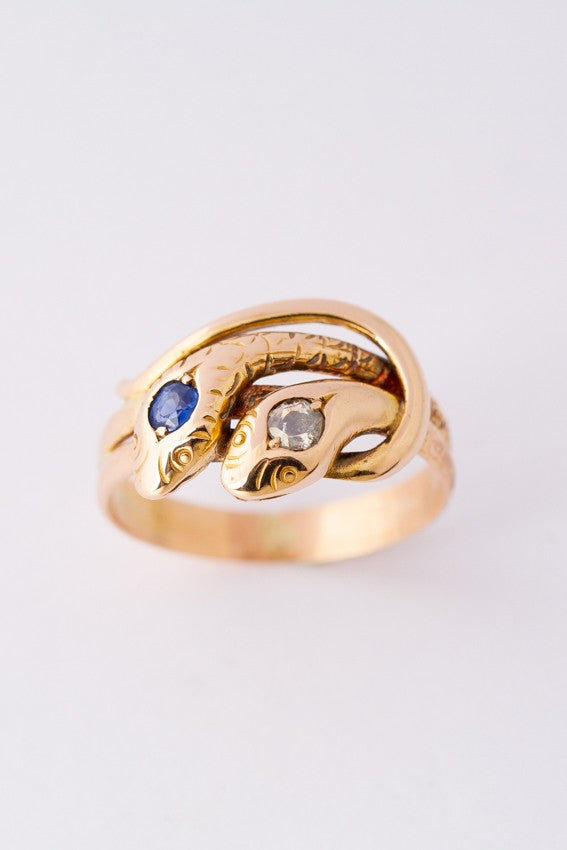 Gouden slangenring met saffier en diamant