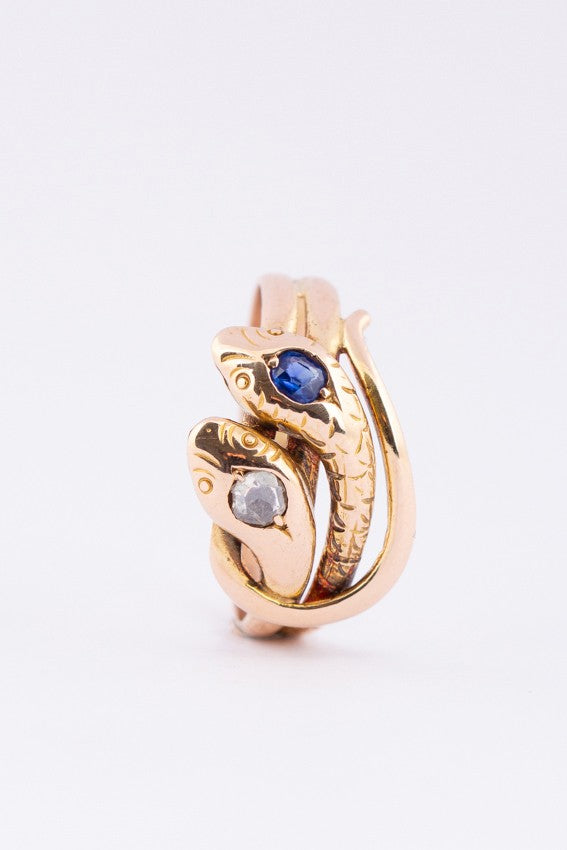 Gouden slangenring met saffier en diamant