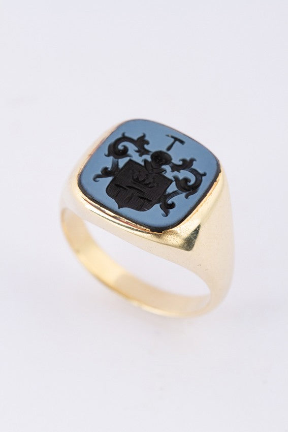 Gold signet ring with coat of arms