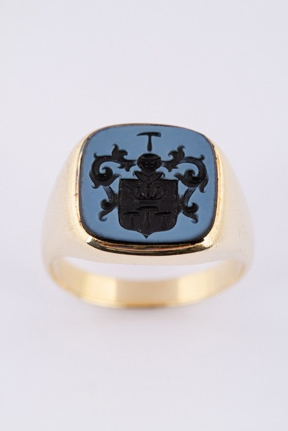 Gold signet ring with coat of arms