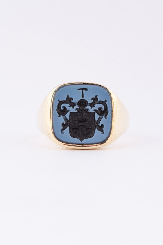 Gold signet ring with coat of arms