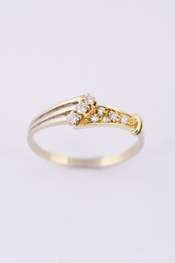 Gold ring with diamond and brilliant