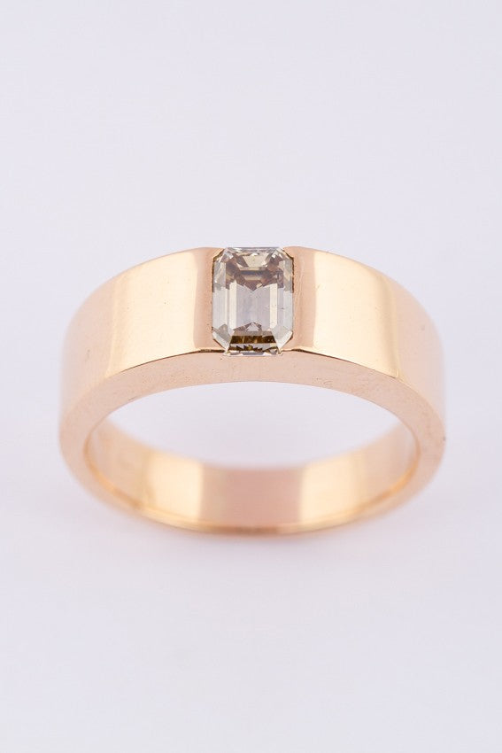 Gold ring with a 1 ct. diamond (emerald cut)