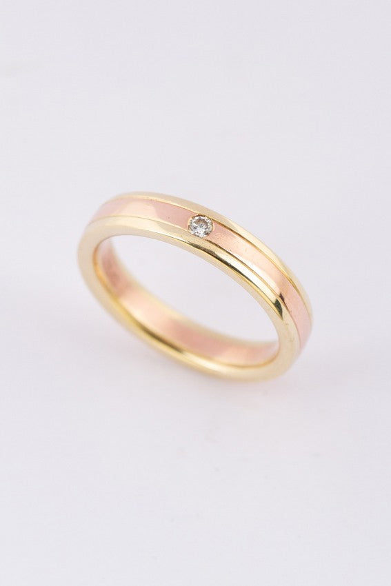 Rose/yellow gold ring with a brilliant