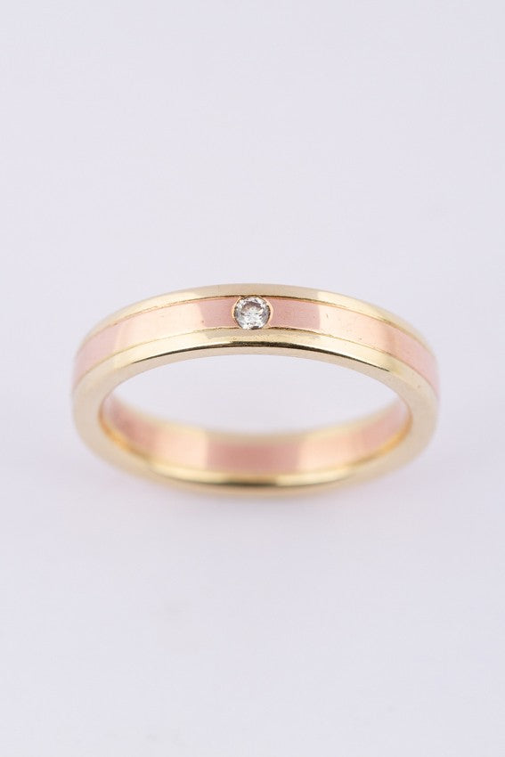 Rose/yellow gold ring with a brilliant
