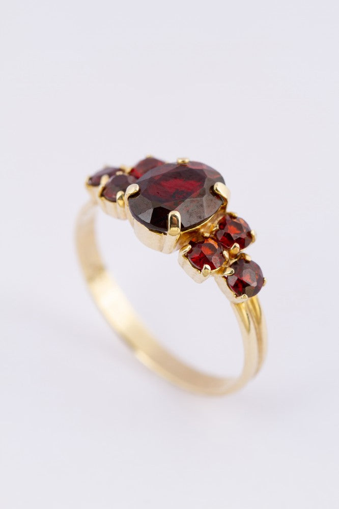 English ring with garnets