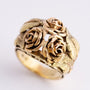 Gouden ring met roos motieven