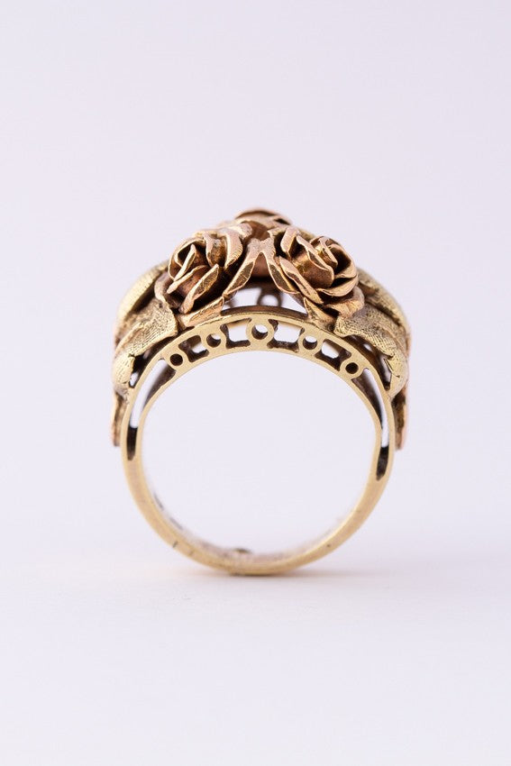 Gouden ring met roos motieven